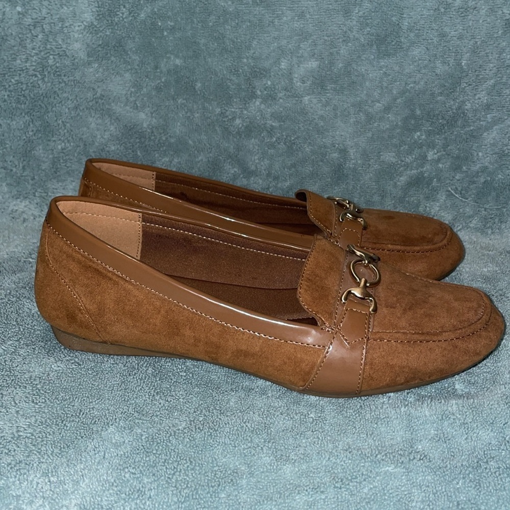 Bass Nancy Slip On Flats. Size 8. Brown W Faux Brass Buckle. Fabric Upper. - Picture 3 of 9